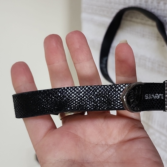 Levis double buckle genuine leather black belt, steer floral silver metal buckle - Picture 8 of 10